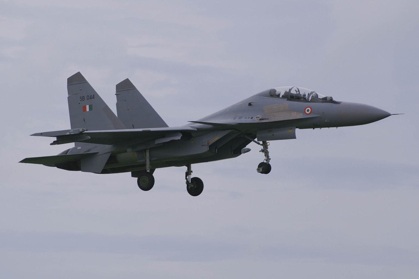 目前巴基斯坦空军装备的主力战斗机是美制f-16c/d和中巴联合研制的