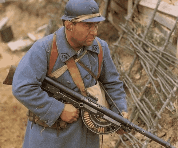 最怪异枪械: 第1款被美军破口大骂还猛踹, 第2款像吹风机, 越南造