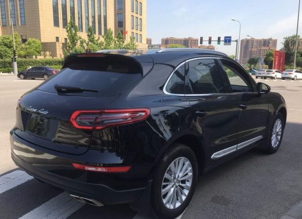 众泰sr9|保时捷macan|白菜价_新浪新闻