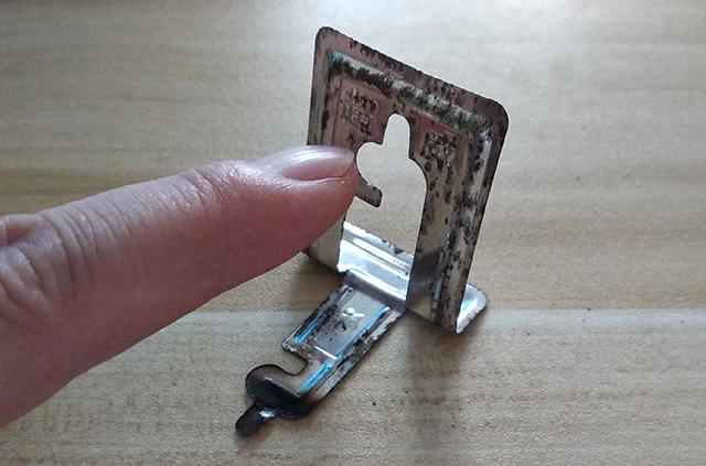 蚊香支架上隐藏一个小机关,原来是这么用的,解决千家万户大难题