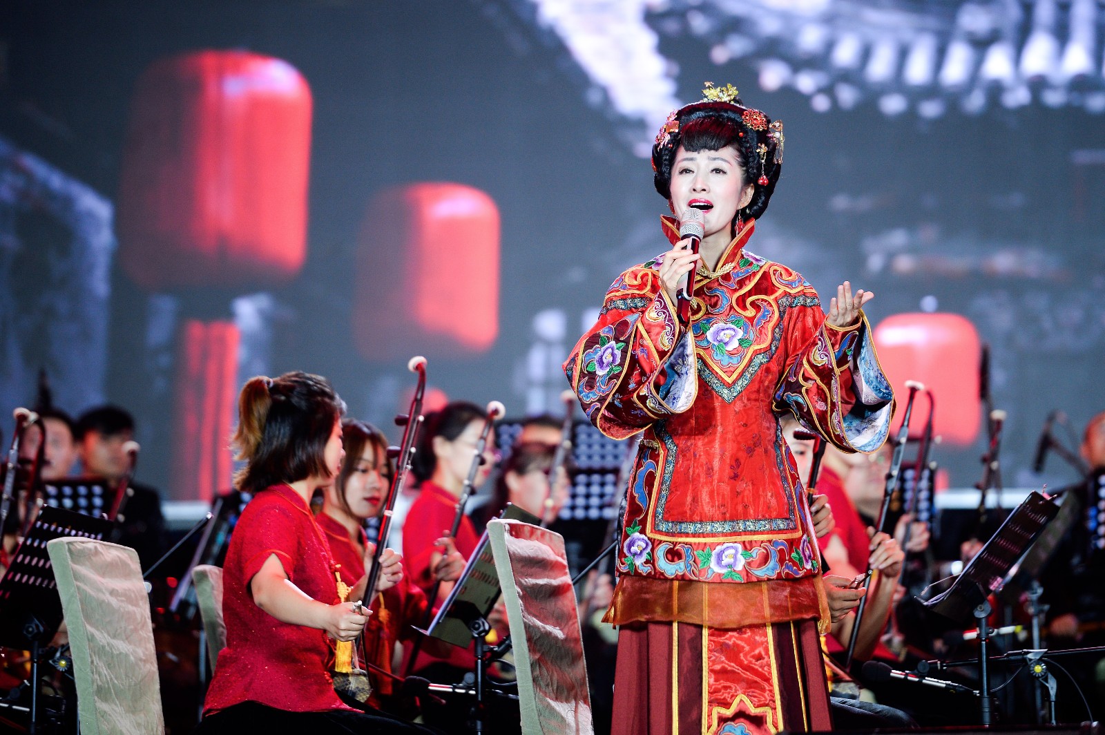 阎维文 高保利 石占明 马啸.众多民歌大咖唱响万年冰洞