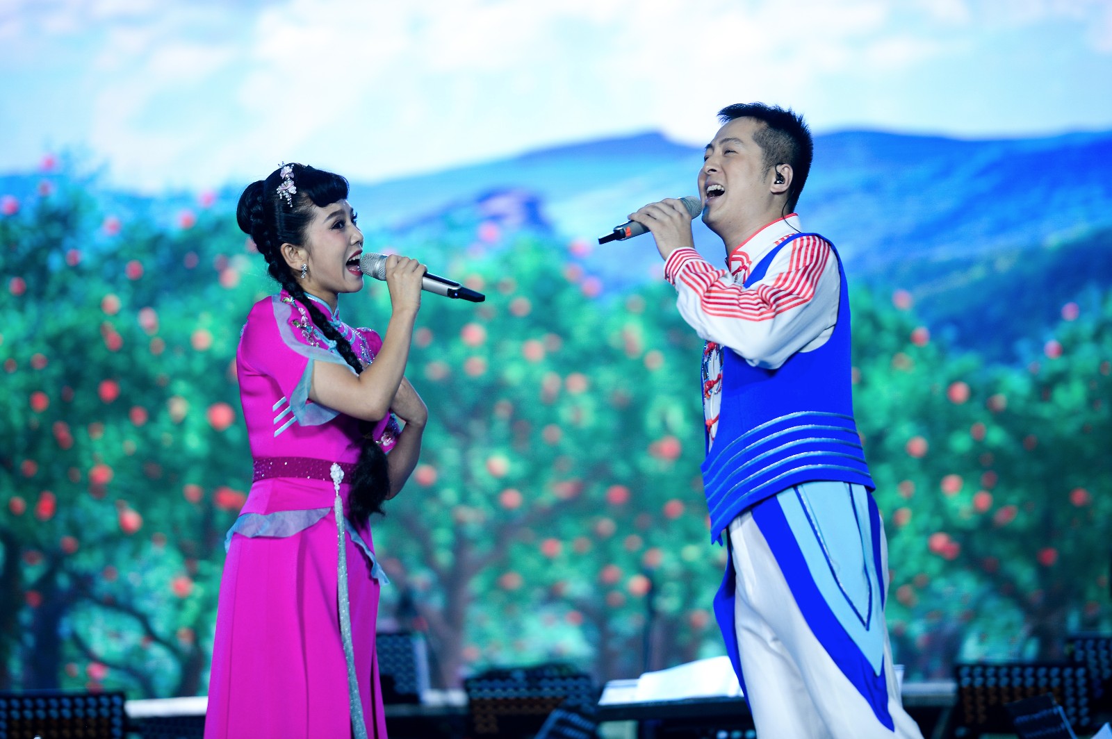 阎维文 高保利 石占明 马啸.众多民歌大咖唱响万年冰洞