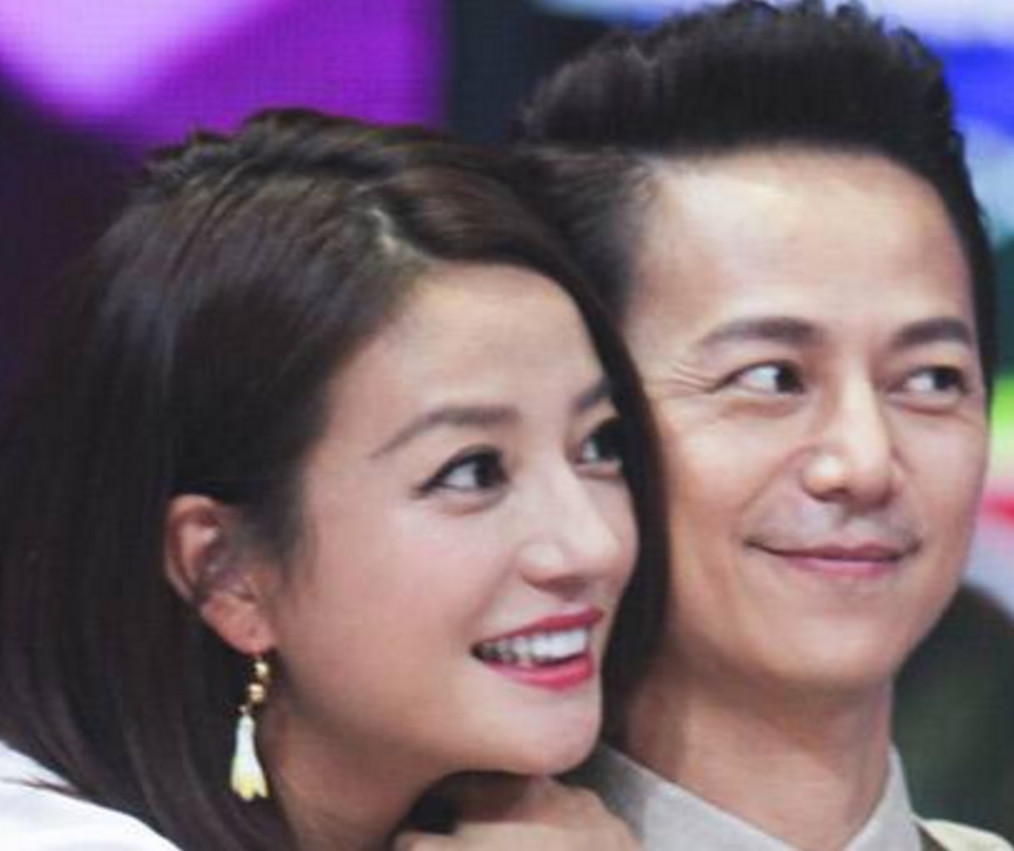 赵薇大曝王菲隐私,结果小燕子被天后踢了一脚,网友:干的漂亮!