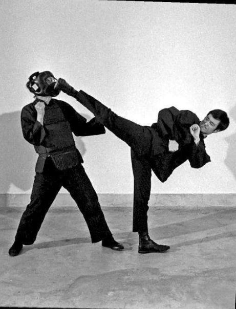 出师之后的第一场战斗就是与木村政彦的切磋.