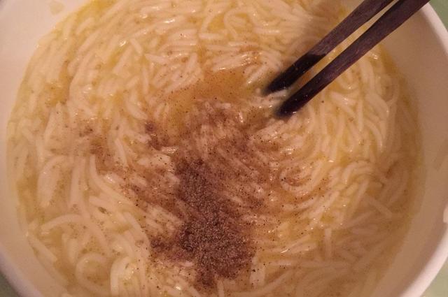 巧媳妇用了一招,把剩面条变成美味早餐饼,真会过日子