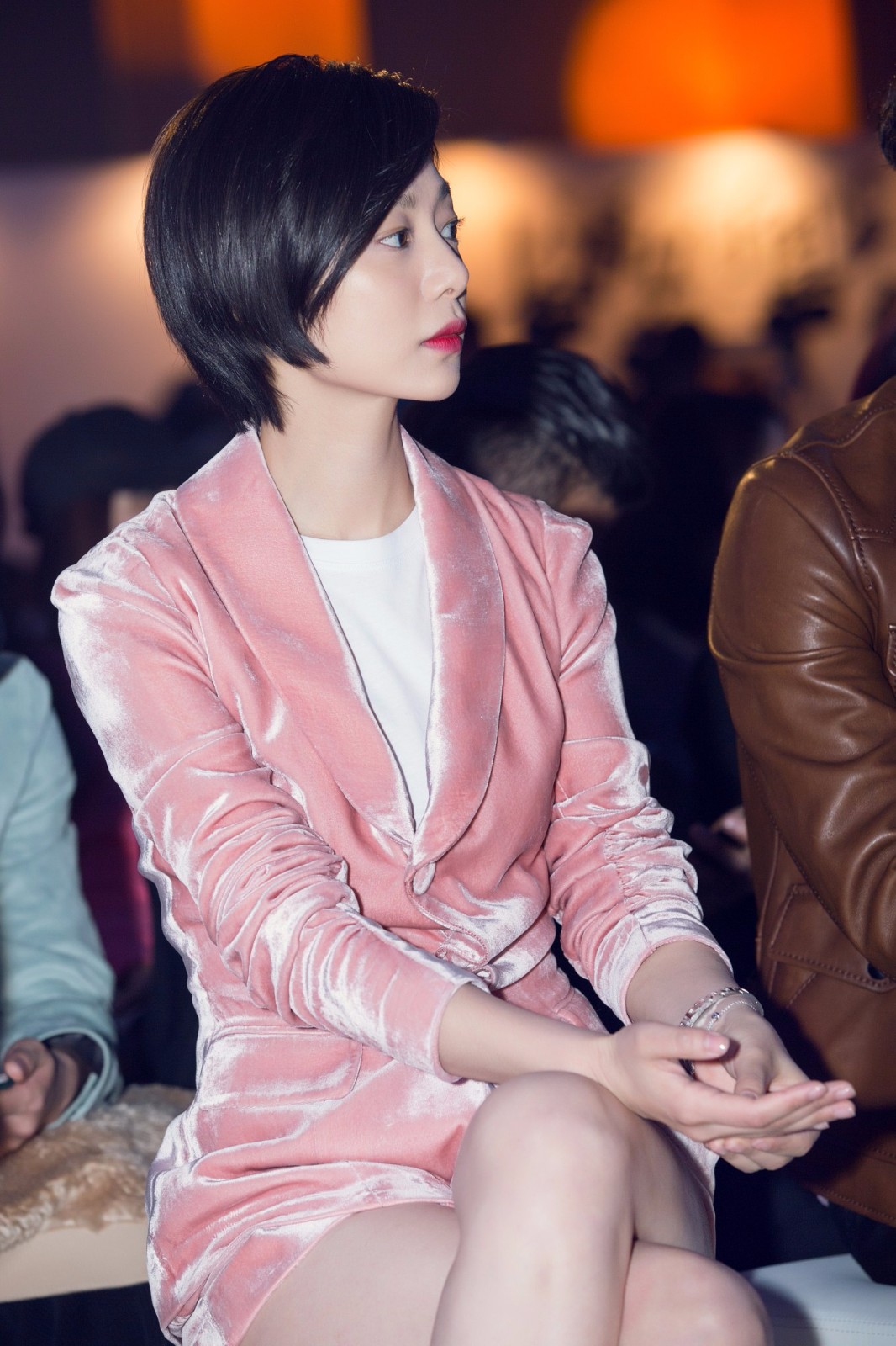 王真儿《上海女子图鉴》发布会 获李现温暖打call