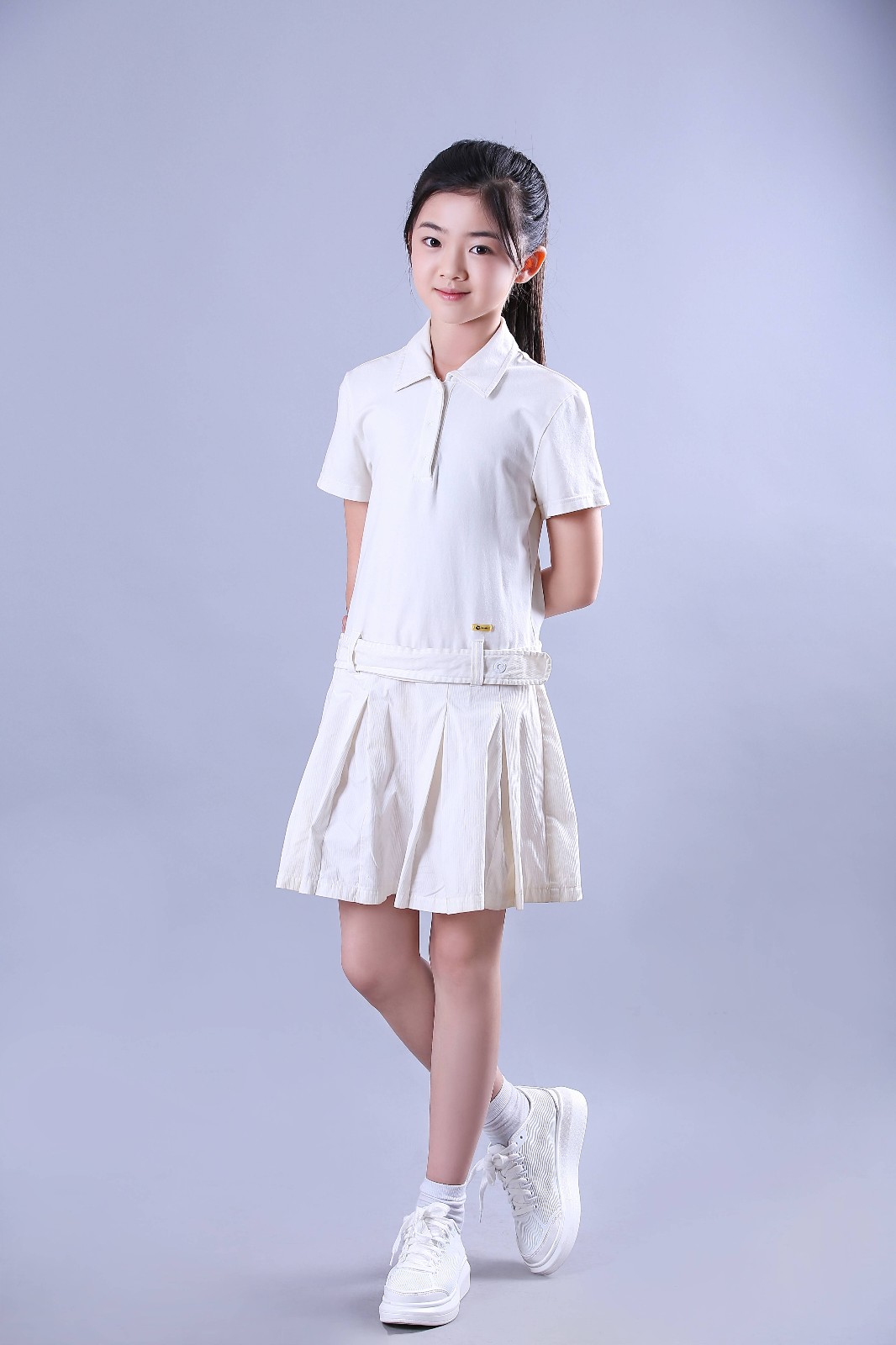 何思甜写真曝光:笑容甜美 清纯可人