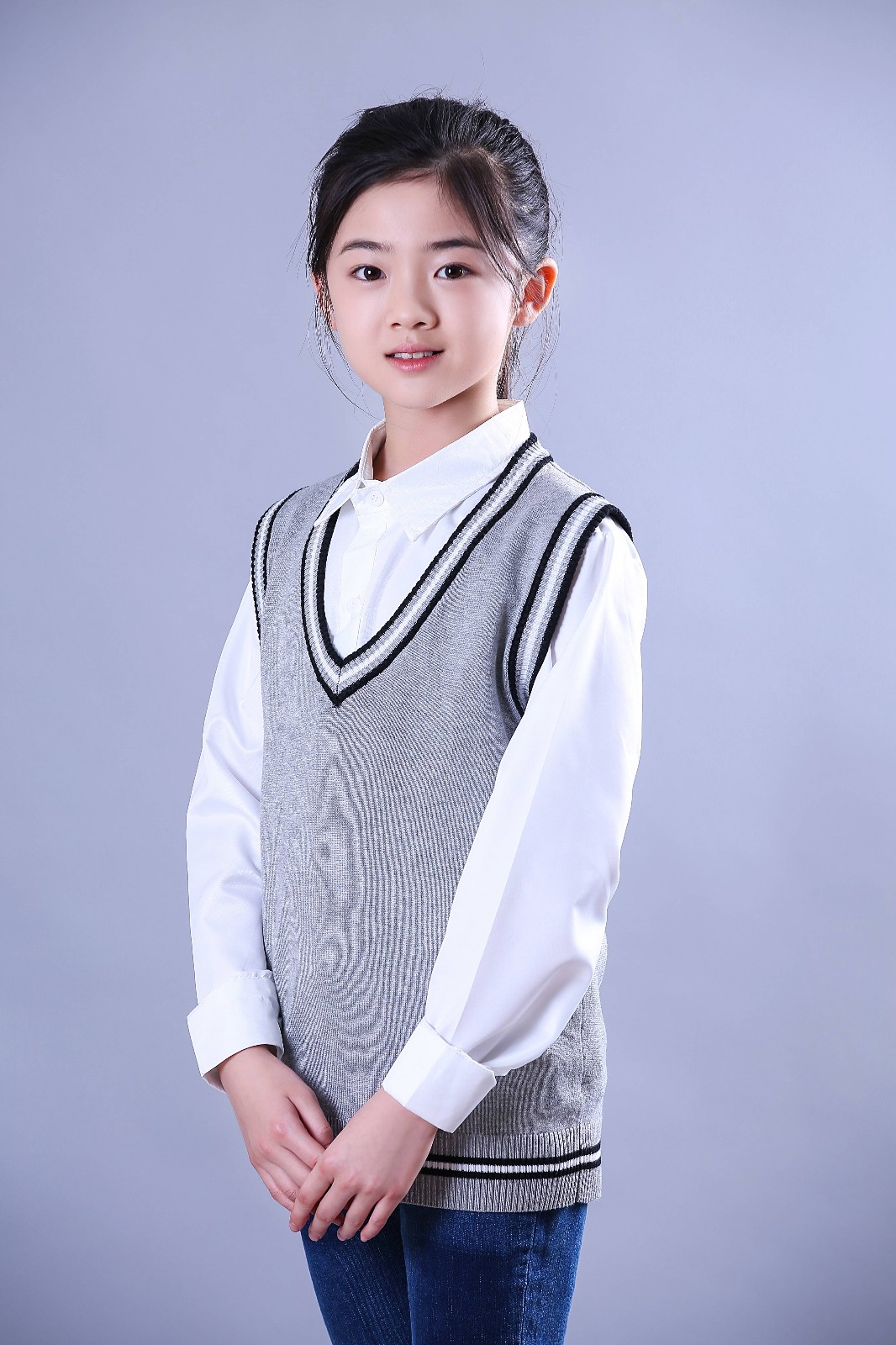 何思甜写真曝光:笑容甜美 清纯可人