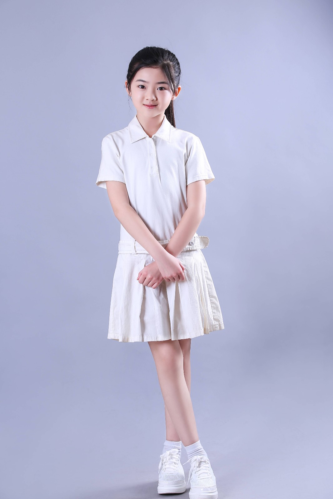 何思甜写真曝光:笑容甜美 清纯可人