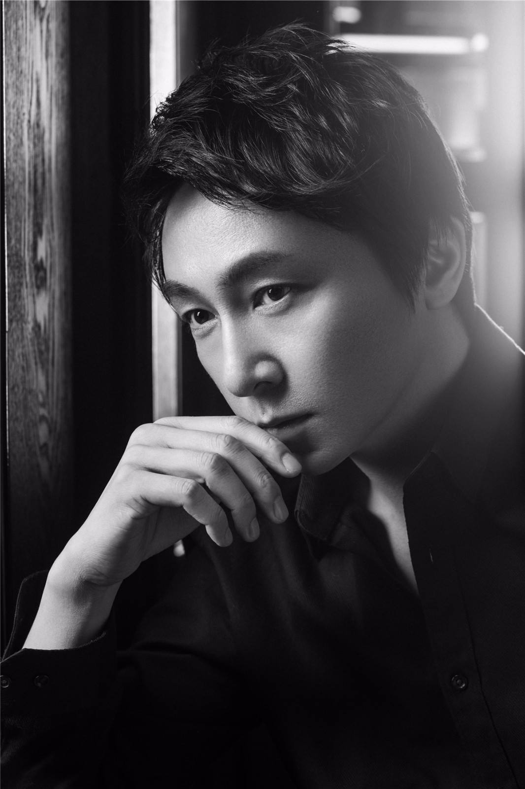 苏可晒《动物世界》剧照神秘一笑 角色正邪莫测引观众好奇