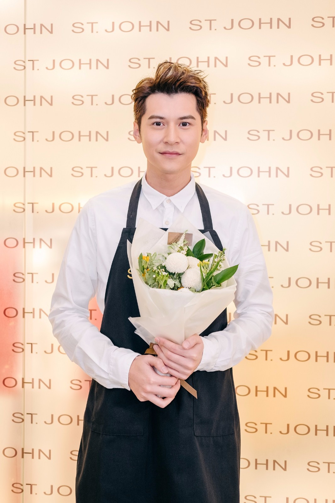 陈家乐受邀出席品牌活动 解读"时装花语"的秘密