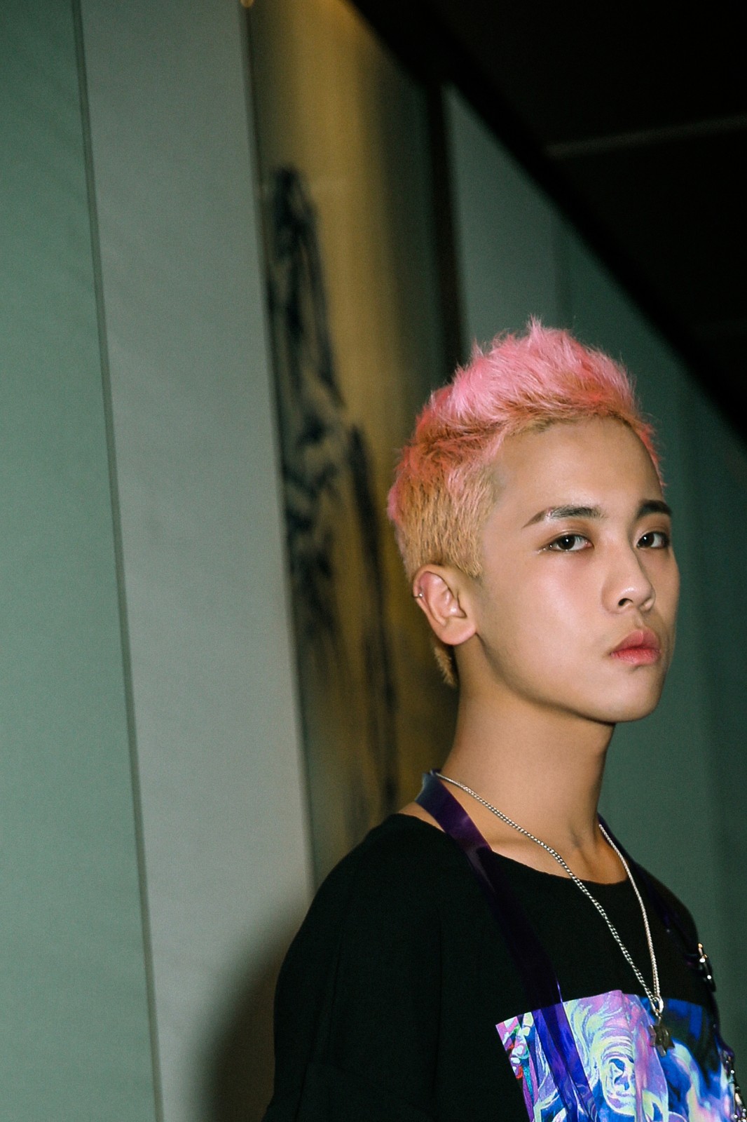 "说唱新秀"郭浩生活写真曝光 眼神犀利酷劲十足