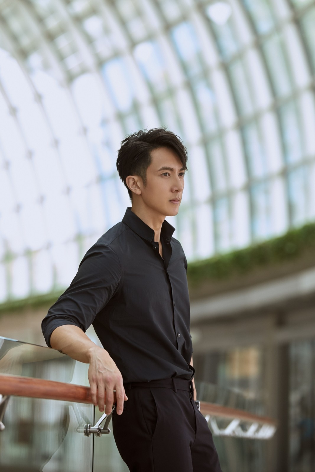 型男吴尊最新写真曝光 完美身材演绎经典黑白色系