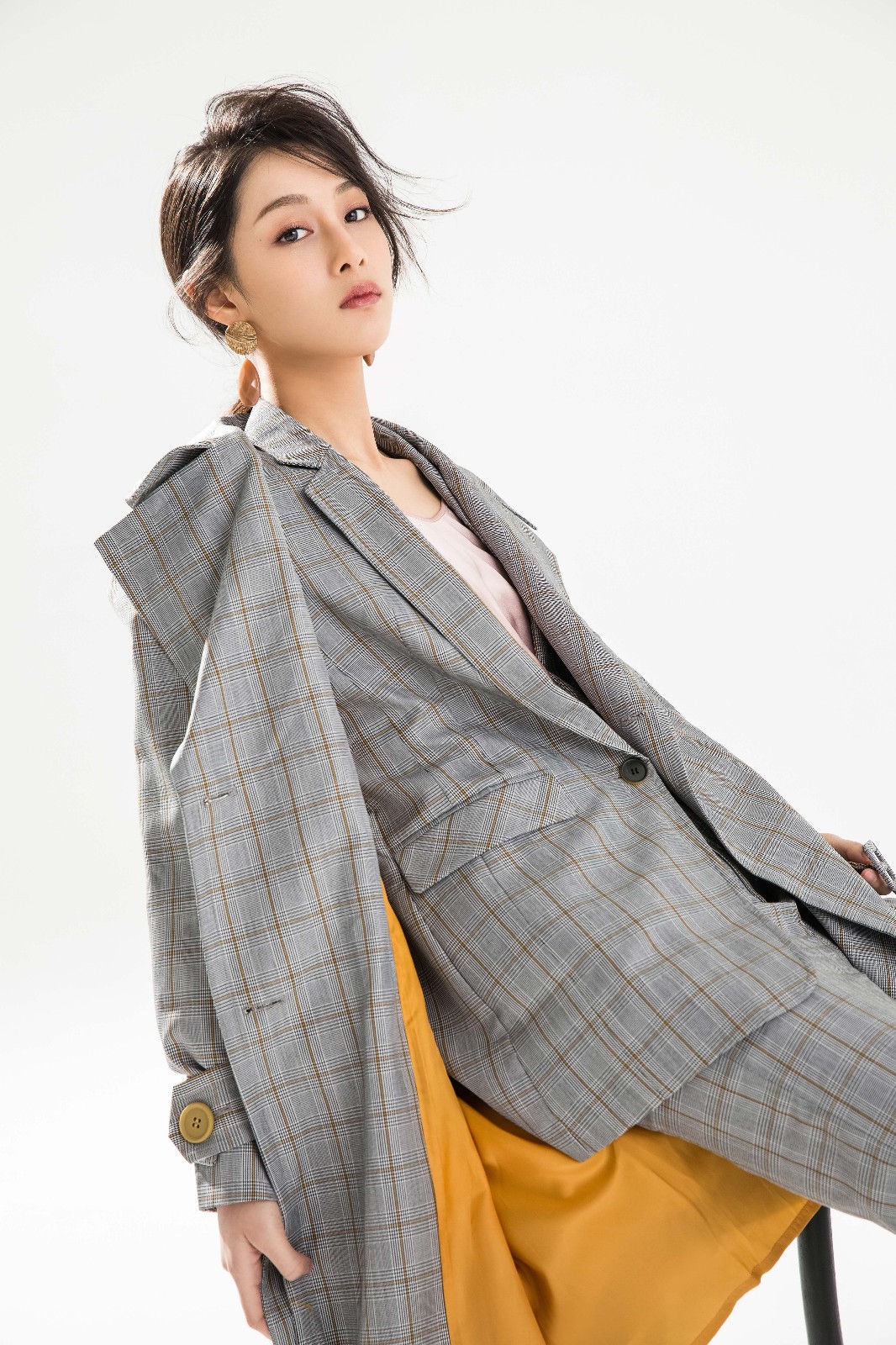 赵圆瑗初秋时节曝光干练写真 淡雅恬静气质撩人