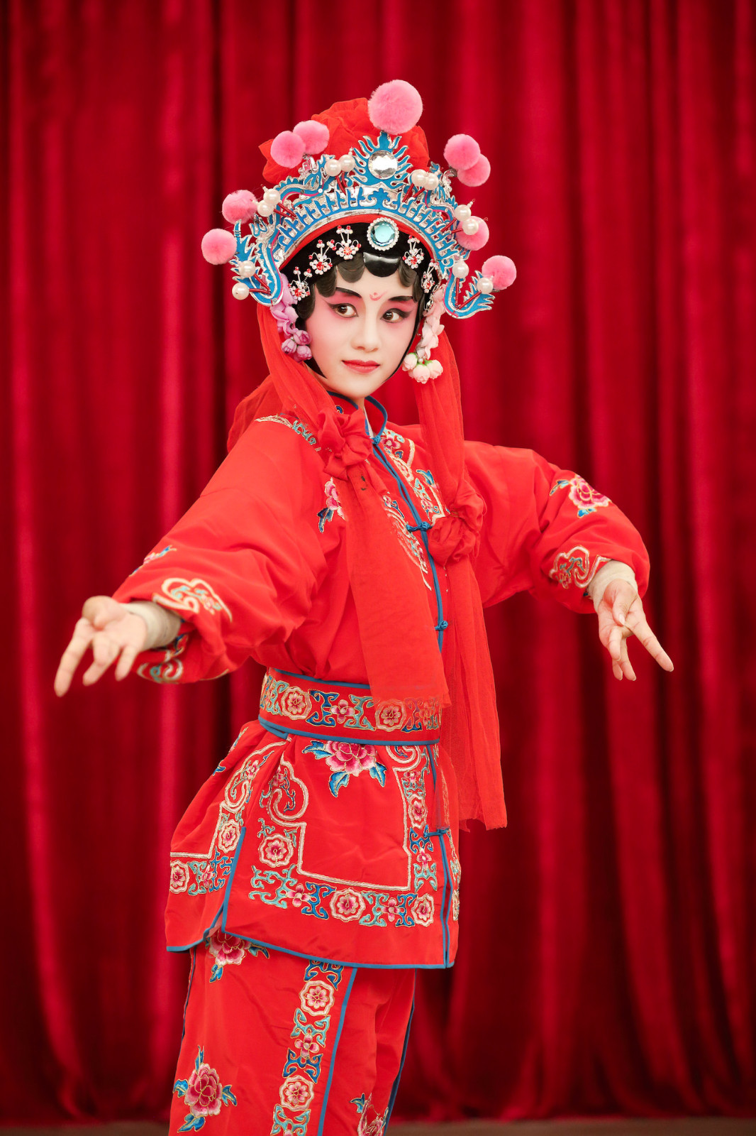 安悦溪京剧扮相惊艳 突破尺度上演"撩男斩"