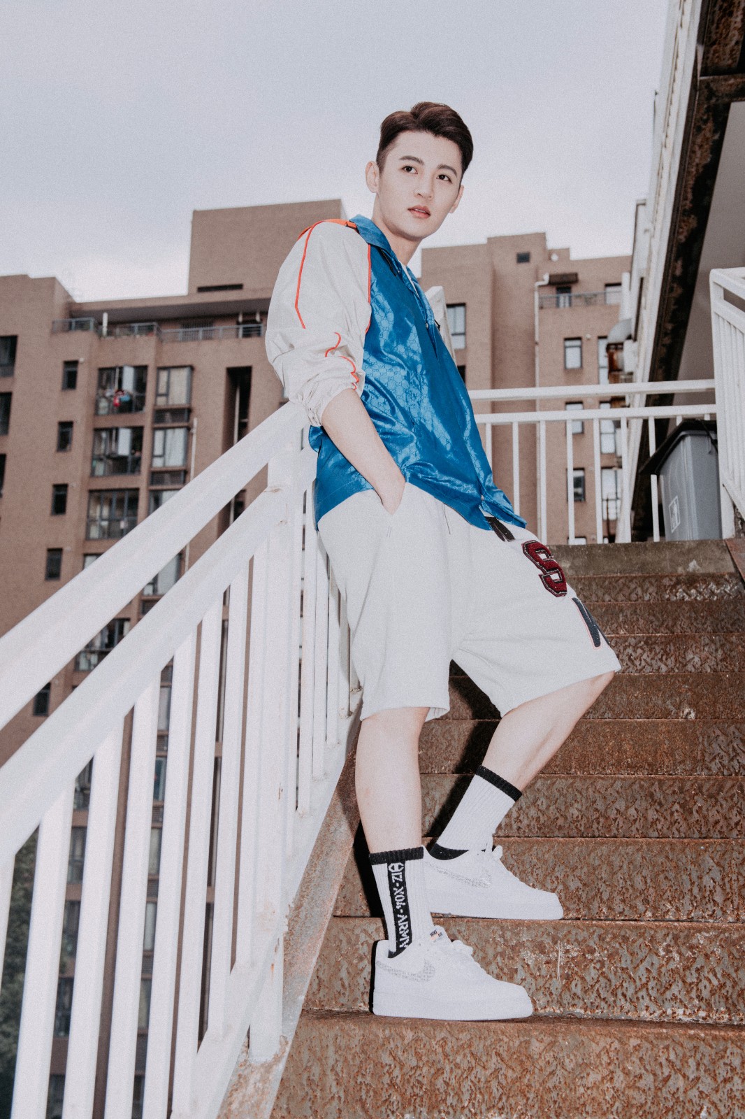 周骏超运动潮流写真曝光 邻家大男孩阳光帅气