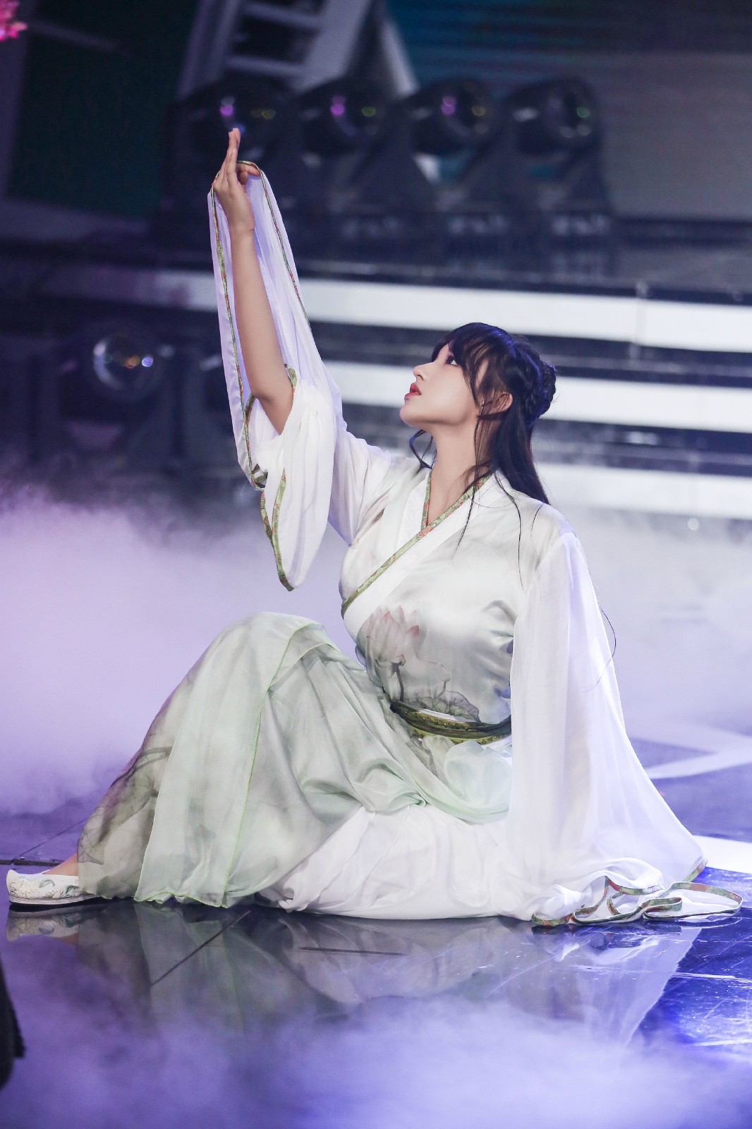 程潇天天向上吊环舞首秀唯美动人如梦如幻