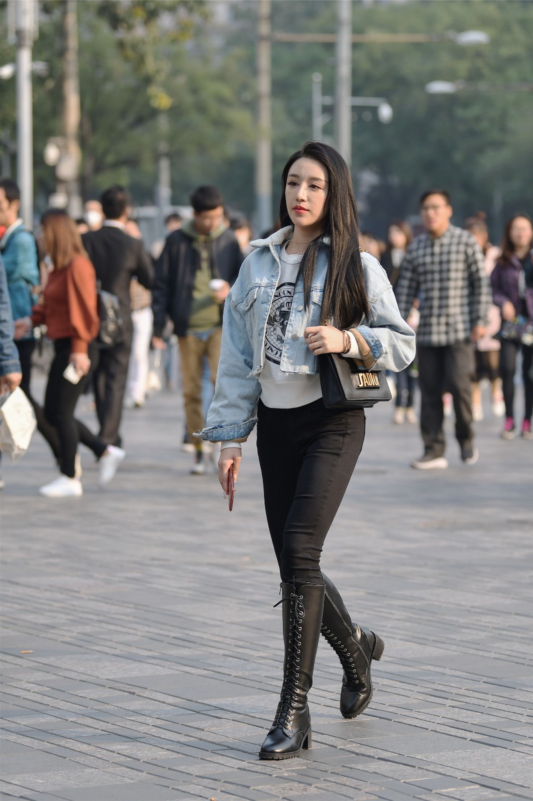 长筒靴子搭配衣服图片夏天（长筒靴子搭配衣服图片）-第1张图片-潮百科