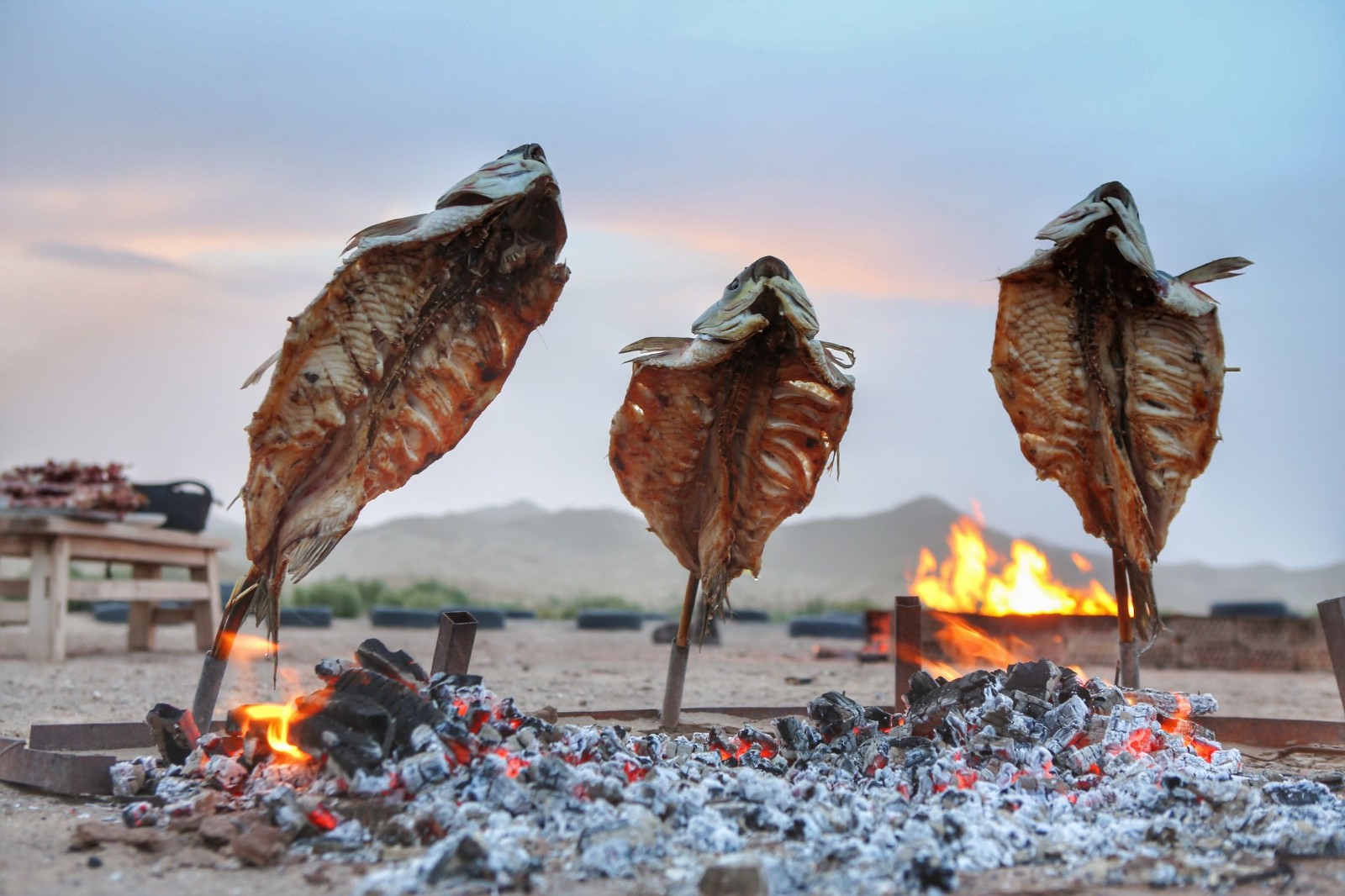见识过南疆烧烤之乡的沙漠羊肉大串你还好意思说你吃过牙签串