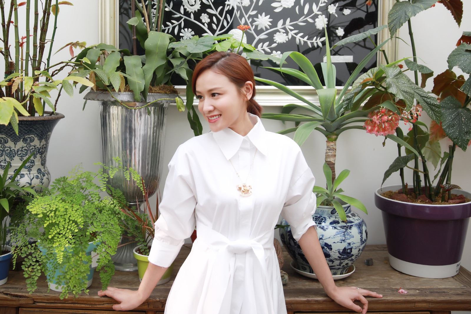 叶一茜春意写真曝光 比春天更美的是白衣胜雪