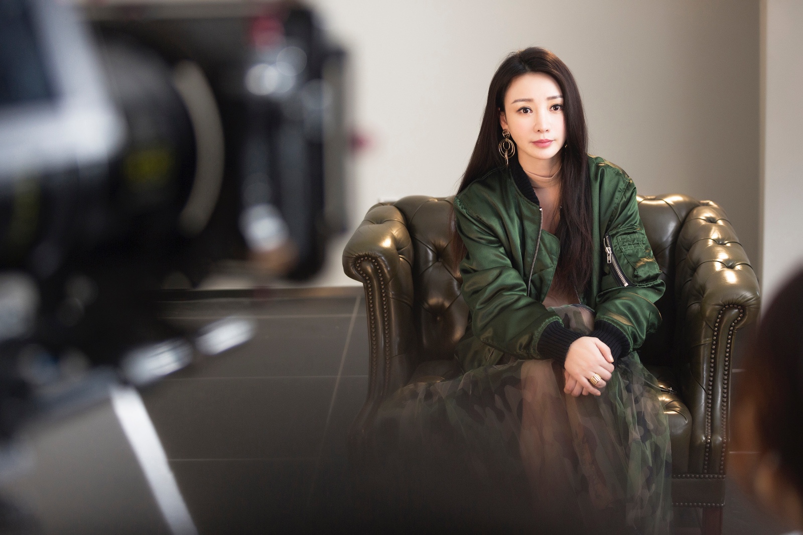 聊到工作中的交集,柳岩和李昕亮则是在电视剧《回到明朝当王爷之杨凌