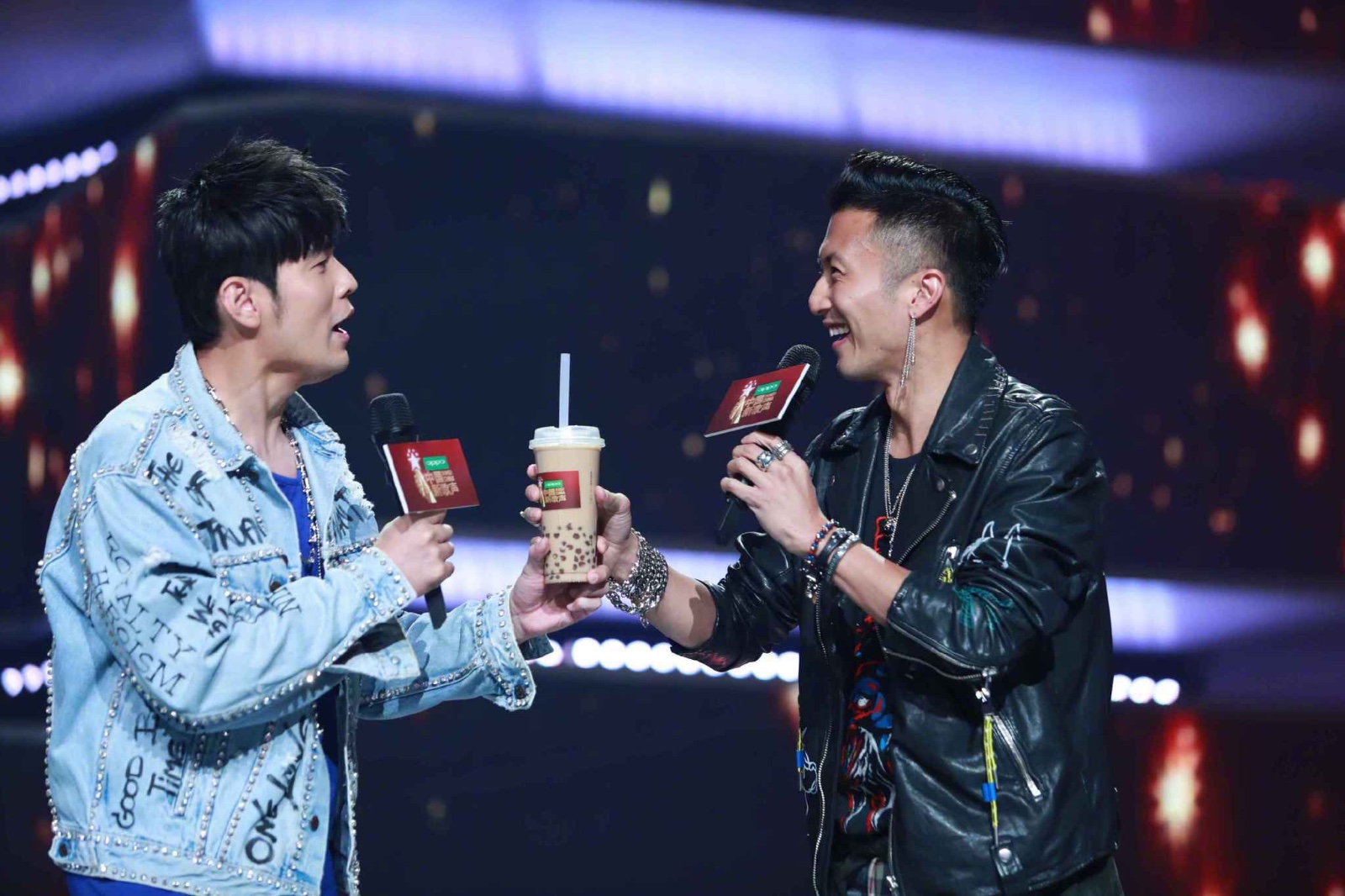 《中国好声音》谢霆锋轻装上阵模仿成龙,导师互动金句频出