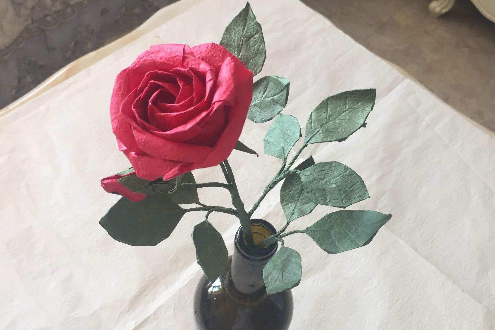 傻眼了 没见过这么美的酒杯玫瑰折纸,居然还配了花骨朵和绿叶