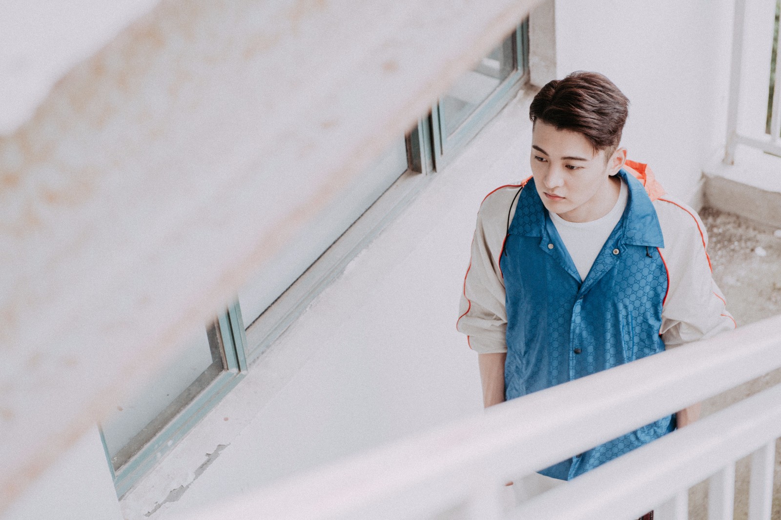 周骏超运动潮流写真曝光 邻家大男孩阳光帅气