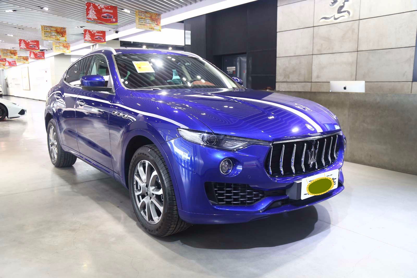 蓝色玛莎拉蒂levante30t标准型