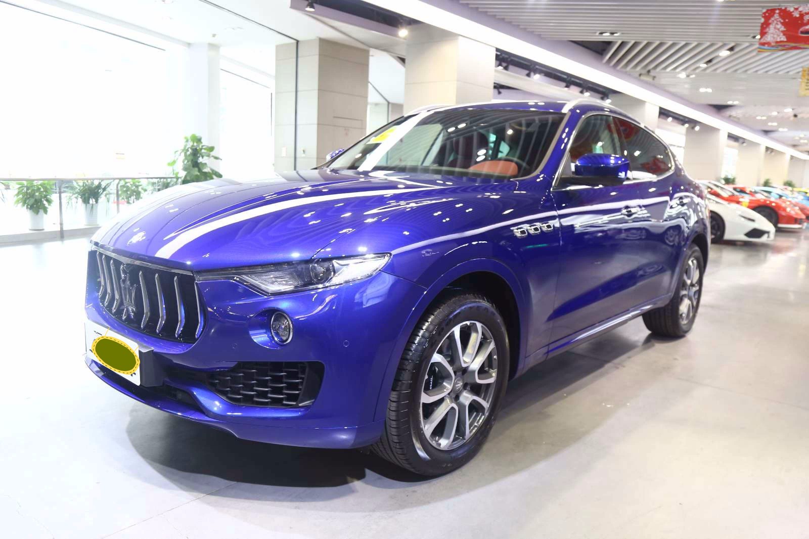 蓝色玛莎拉蒂levante30t标准型