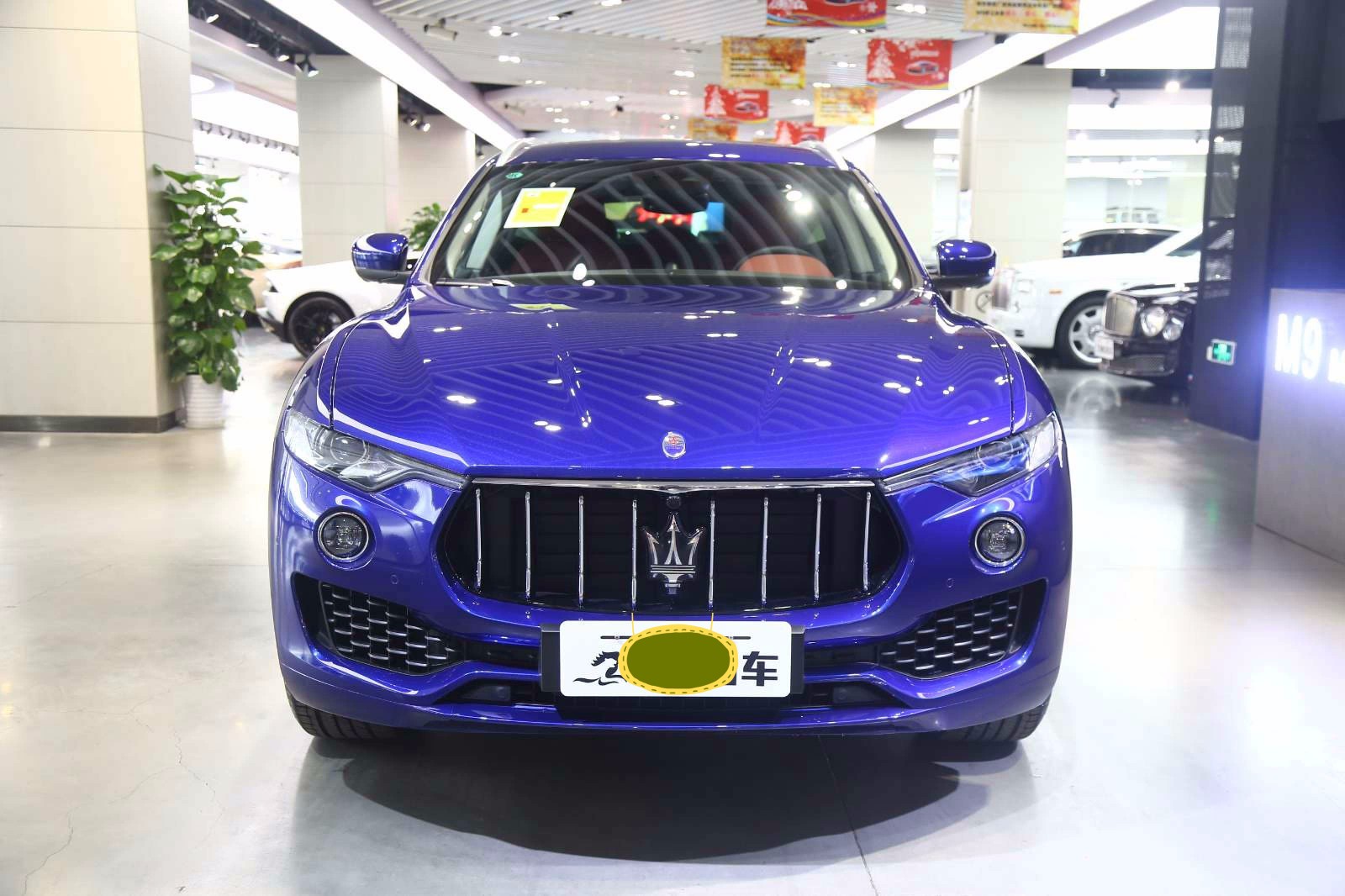 蓝色玛莎拉蒂levante30t标准型
