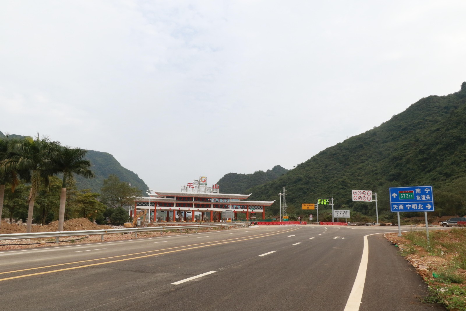 奔走相告南友高速公路宁明花山互通正式开通了