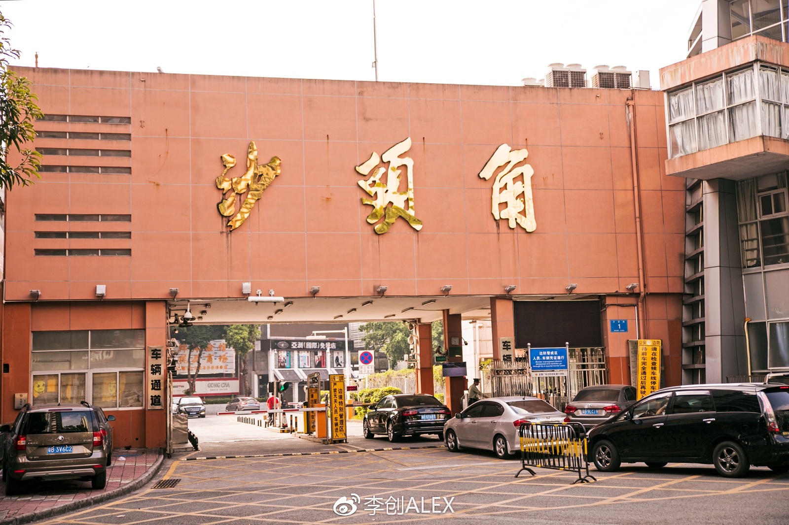 深圳的沙头角隐藏了一个特区中的"特区"的港货天堂