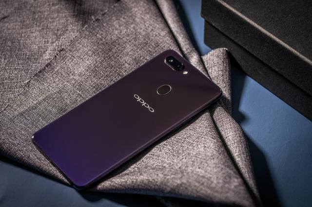 oppor15真机图赏异形全面屏渐变色设计颜值太梦幻