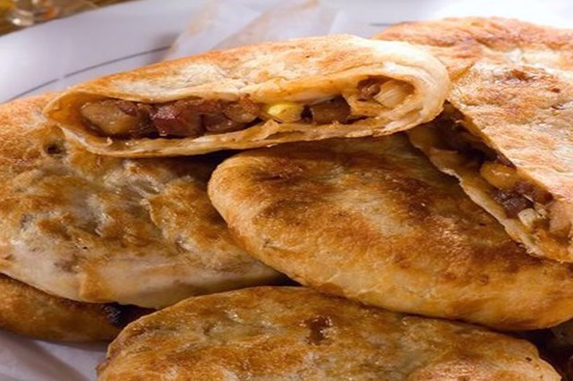 小吃摊吃出大美味的老字号美食——城隍庙肉火烧!