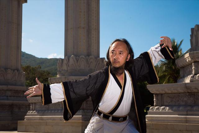 青城派掌门欲上演太极瑜伽双修神话,直言:真永远是假的终结者