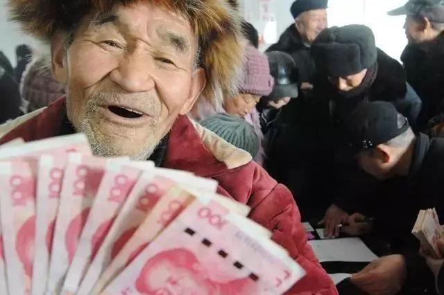 将农村六十岁以上的老人纳入城镇低保,你赞成吗?