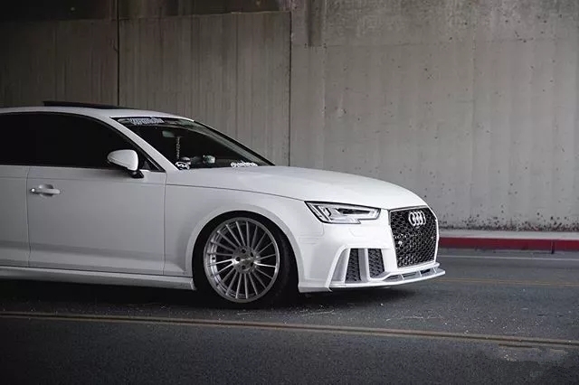 全新奥迪a4改装气动避震,素白车身很适合打造素雅的姿态!