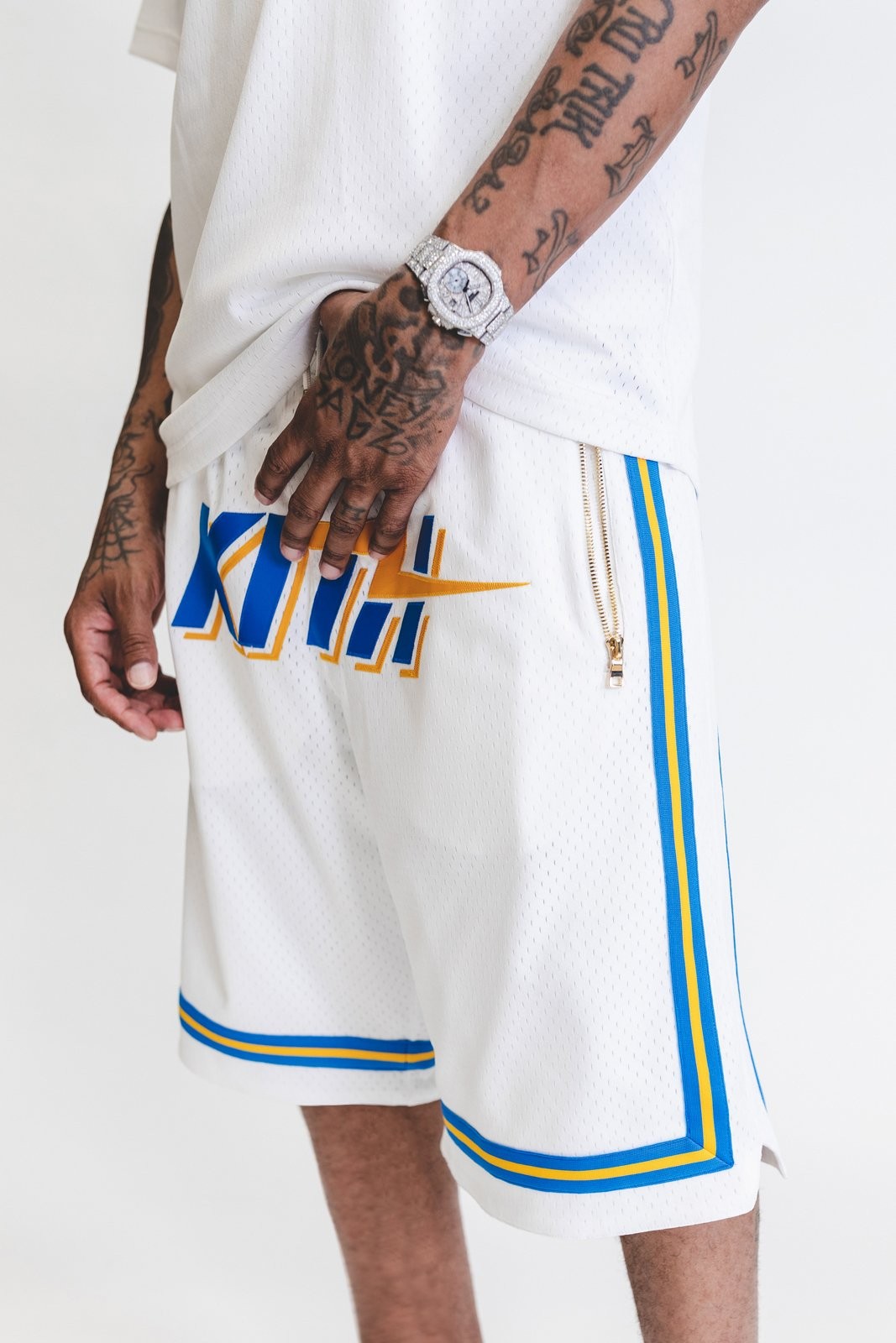 忠艾一生,名人堂球员艾弗森穿着演绎潮店联名 lookbook