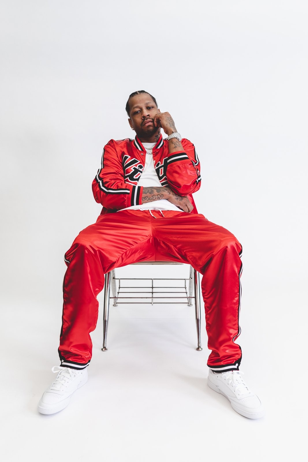 忠艾一生,名人堂球员艾弗森穿着演绎潮店联名 lookbook