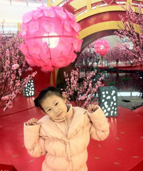 小沈阳女儿微博晒出街头跳舞小视频网友直呼像陈冠希老婆