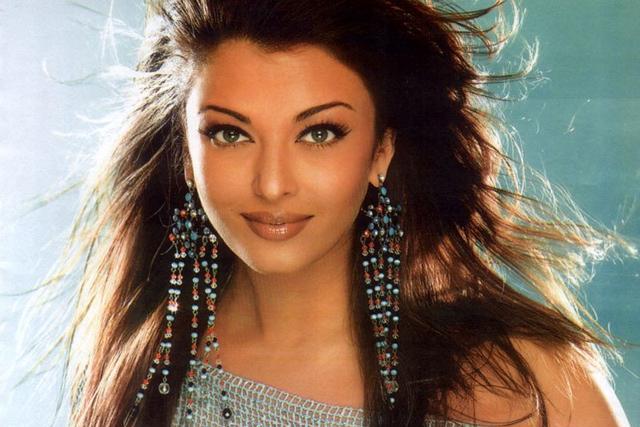 世界最具魅力的印度美女艾西瓦娅·雷,善良,谦恭,虔诚.