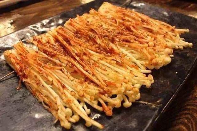 网评烧烤界6道素食,烤韭菜每次必点,少了金针菇女孩子都不吃