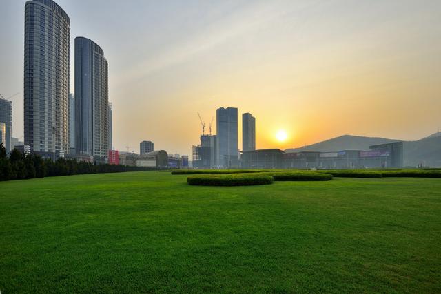 中国最大的广场,面积比天安门还要大,而且就在大连!