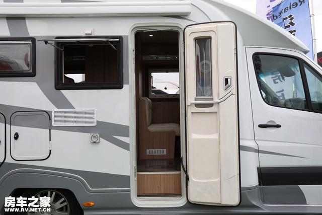 瑞莱克斯奔驰t型房车