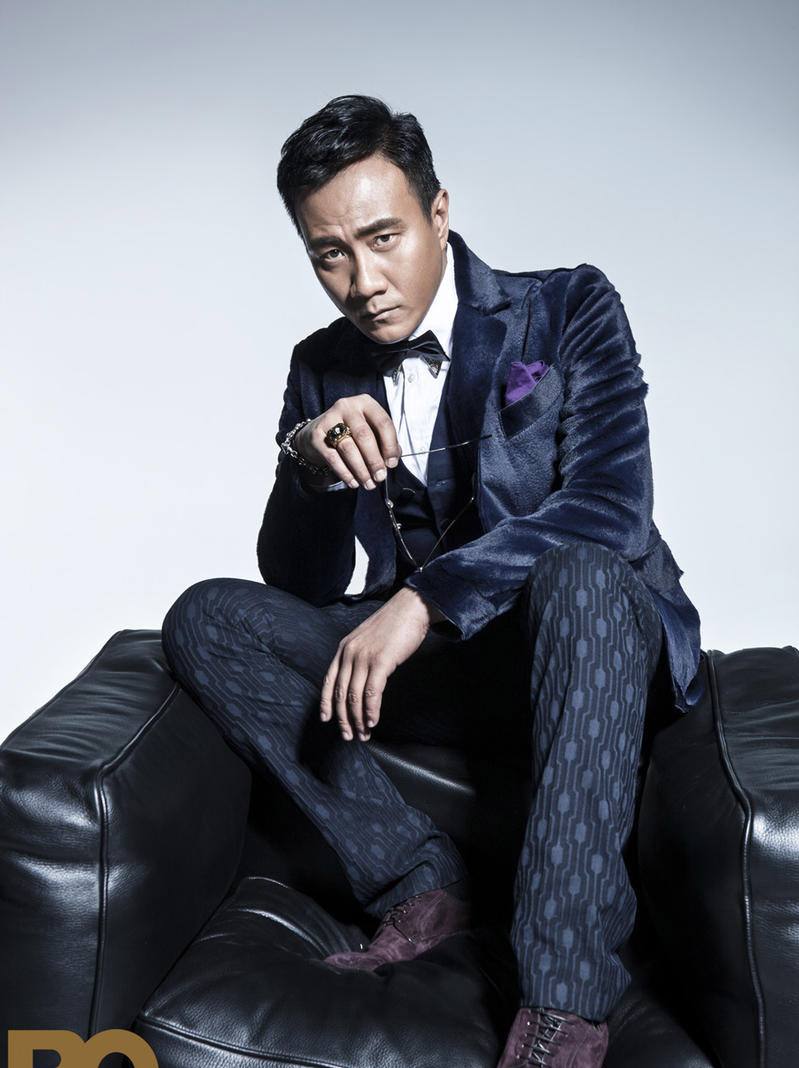 胡军50岁庆生,曝光艺术世家身份,九儿大长腿抢镜,康总显呆萌