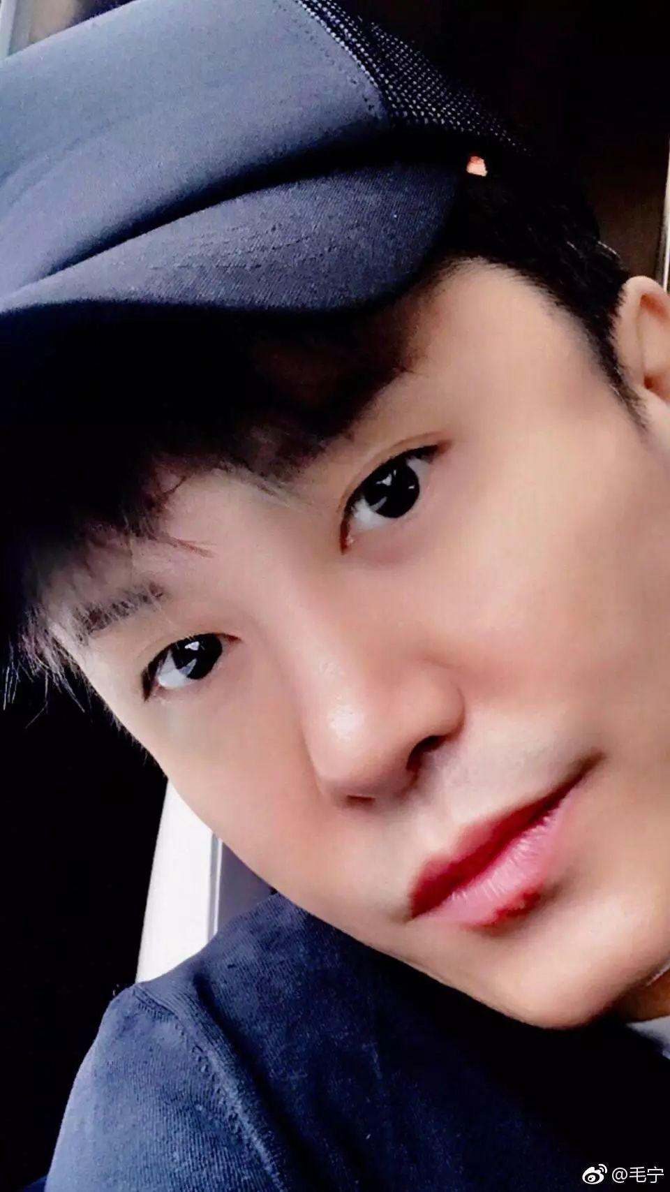 49岁毛宁近照曝光!帅气依旧,与杨钰莹"金童玉女"一样不老!