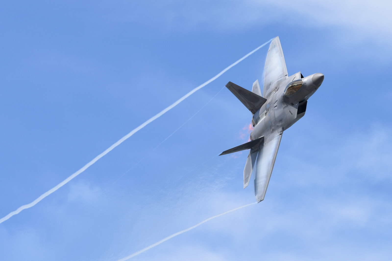 美国的f22猛禽战斗机,至今为止仍然是世界最厉害最先进的战斗机|战斗