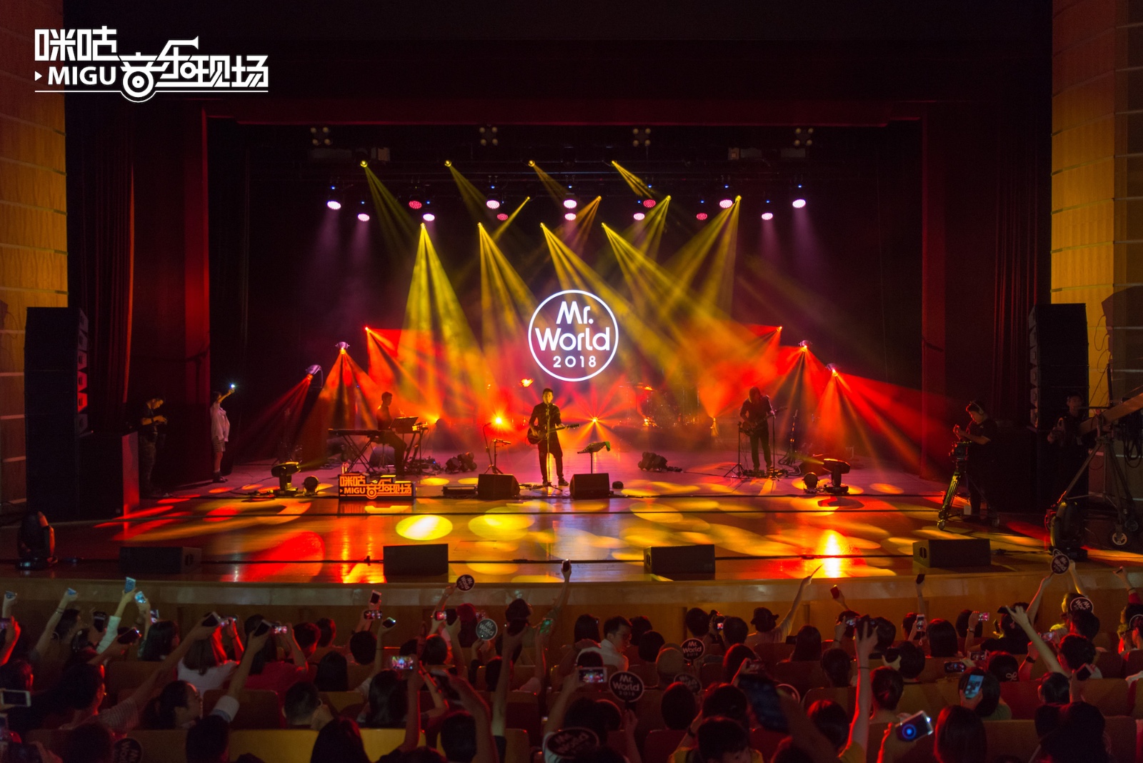 "少年"彭坦回归剧场舞台 "世先生"音乐会拉开未来帷幕