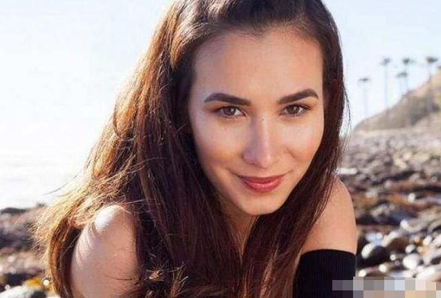 angelababy混血我信,卢靖姗混血我也信,但说她是混血你会信吗